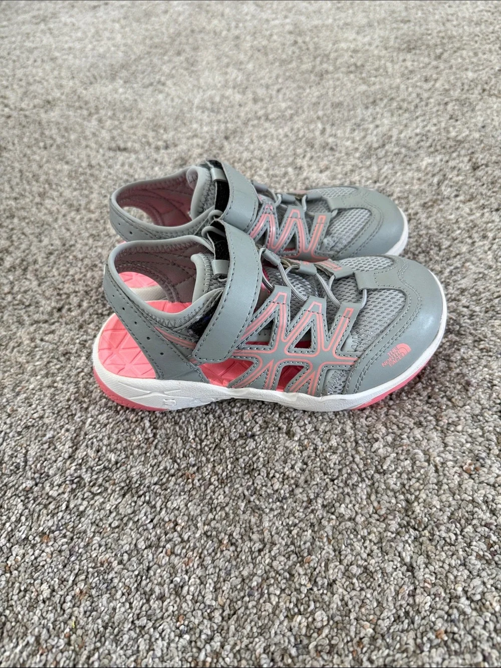 The North Face Girls' Hedgehog Sandal II in Highrise Grey/Sugary Pink 1 youth